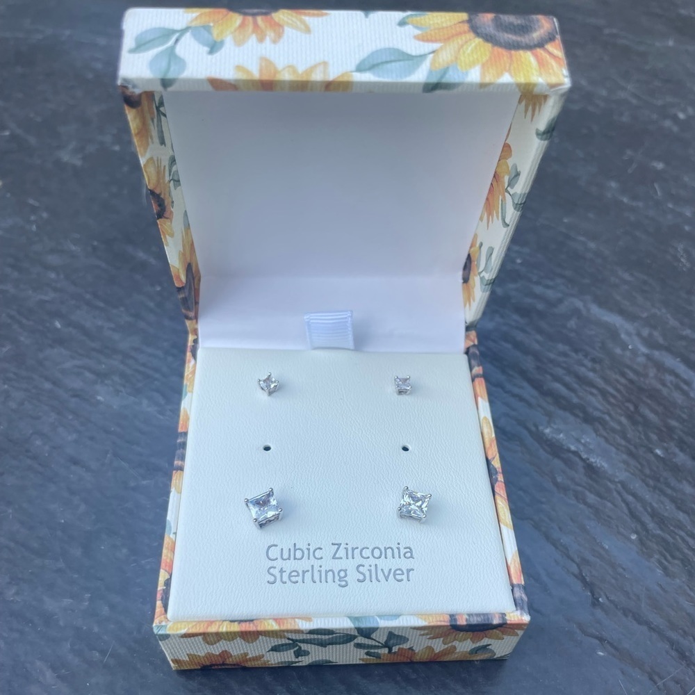 nanette lepore earings / 2 pairs